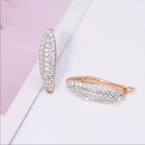 New 18K Gold Plated Long V Shape Hoop Earrings - Picture 2 of 6